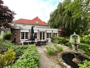 a house with a garden with a fountain in the yard at Ferienhaus Lemmerheide in Rüthen