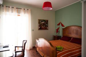 A bed or beds in a room at Alma b&b