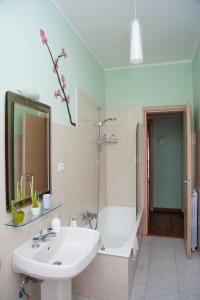 A bathroom at Alma b&b