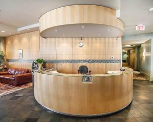 a lobby with a reception desk in a building at Comfort Hotel Vancouver Airport in Richmond