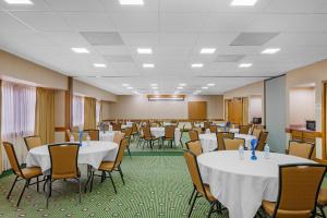 a conference room with white tables and chairs at Quality Inn & Suites Goshen in Goshen +65 photos