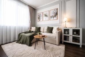 a living room with a couch and a table at Cozy & Elegant Stay in Veliko Tŭrnovo