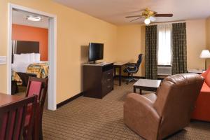 Gallery image of Douglas Inn & Suites in Cleveland