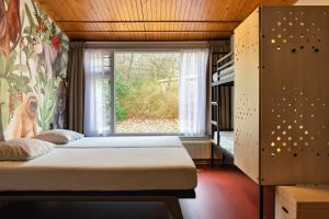 a bedroom with two beds and a window at Stayokay Hostel Apeldoorn - Fully renovated March 2026 in Apeldoorn +67 photos