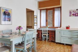 Gallery image of Brunate Large Apartment Near in Brunate +21 photos