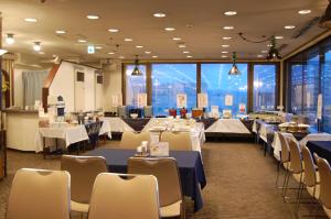 ห้องอาหารหรือที่รับประทานอาหารของ Hotel Sunroute Aomori