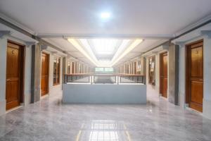 an empty hallway with a large room with a ceiling at Urbanview TWH Costel near Stadion Maguwoharjo Yogyakarta in Yogyakarta