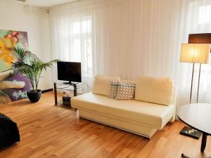a living room with a couch and a tv at City Urlaub in Ribnitz-Damgarten