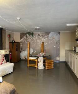 a living room with a table and a kitchen at Villa Luce in Casaletto Lodigiano