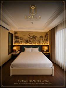 Llit o llits en una habitació de Emely Hotel
