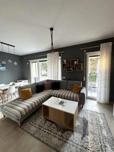 a living room with a couch and a table at White Sand Apartment Valamar 2 Bedroom Balcony Parking in Draç