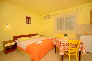 Posteľ alebo postele v izbe v ubytovaní Apartments Joško