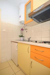 Kuchyňa alebo kuchynka v ubytovaní Apartments Joško