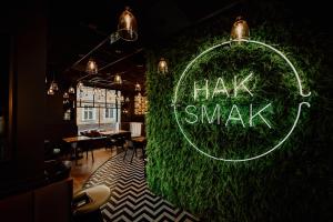 a green wall with a sign that says hair swap at apartament centrum-rynek Gorzów in Gorzów Wielkopolski