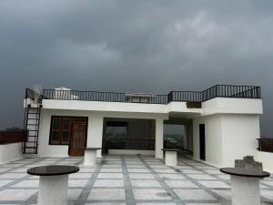 a building with a balcony with a ladder on it at Hotel Rajasthan Inn in Behror