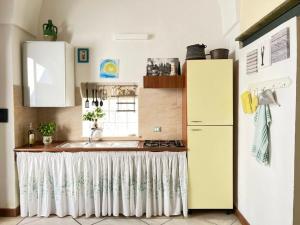 a kitchen with a sink and a refrigerator at Casavacanze Salento Spani in Veglie