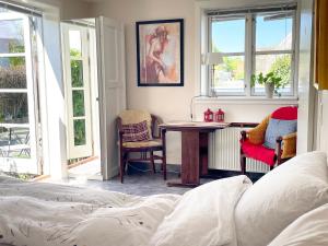 a bedroom with a desk and a table and chairs at Rørvig Bed & Kitchen in Rørvig