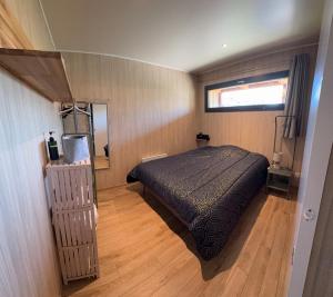 a bedroom with a bed in a small room at EcoKub T3 Indépendant Proche plages et lac in Soustons