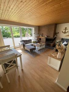 a living room with a couch and a table at Ferienhaus Paschelke in Friedrichskoog-Spitze