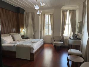 a bedroom with a large bed and a desk and a desk at Şah Bey Konağı in Istanbul