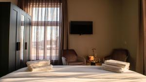 a hotel room with a bed with towels on it at Restaurant & Hotel De Jaeger in Ruurlo