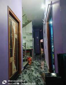 a hallway with a mirror and a painting on the wall at Pallavi girl hostel in Laheria Sarāi