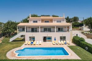 an image of a house with a swimming pool at Casa Campo in Loulé