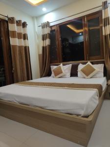 a bedroom with a large bed with a window at Skoon b&b homestay in Shimla +2 photos