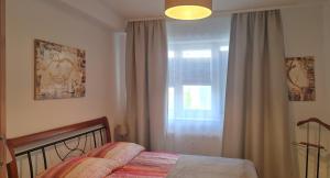 a bedroom with a bed and a window at Traumoase in Timmendorfer Strand in Timmendorfer Strand