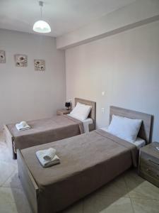 two beds in a room with two beds sidx sidx sidx at Harry's Apartment in Lefkimmi