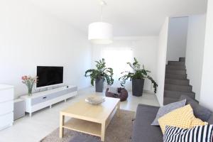 Telewizja i/lub zestaw kina domowego w obiekcie Equilibrium Apartments