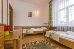 Łóżko lub łóżka w pokoju w obiekcie Pensjonat Adria