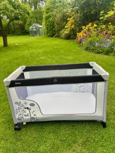a bed in the grass in a yard at Villa Topas in Wilhelmshaven