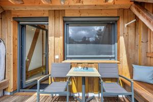 a cabin with two chairs and a table and a window at Oberling in Herbrechtingen +22 photos