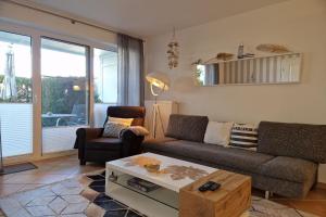 a living room with a couch and a coffee table at Ferienwohnung Graugans in Baabe