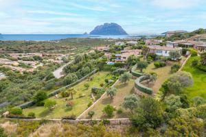 an aerial view of a village with a mountain in the background at Villa Roccia d'oro piscina privata in Porto San Paolo