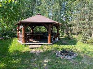 a gazebo with a picnic table in the grass at Kemping przy Suntago in Lublinów