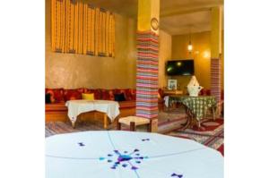 a room with a table with a clock on it at Gite Tamlli in Aoufous