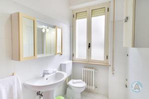 a white bathroom with a sink and a toilet at 62 - Accogliente a due passi dal mare in Silvi Paese +18 photos