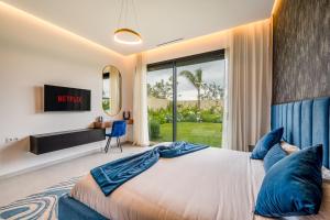 a bedroom with a large bed and a large window at Villa Gaspard - Piscine et jardin Privée Sans vis-à-vis Wifi HD in Marrakesh +72 photos