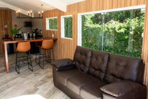 a living room with a couch and a table at Pousada Imperial Koeler in Petrópolis