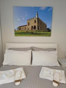 a bed with two towels sitting on top of it at Franciacorta White in Cellatica