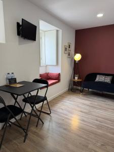 a living room with a table and a couch at Jardim da Trindade in Coimbra