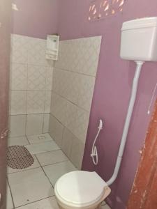 a bathroom with a toilet and a shower at Casa próximo a praia in Salvaterra