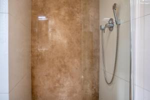 a shower with a glass door in a bathroom at Zielony Dworek in Kraśnik +49 photos