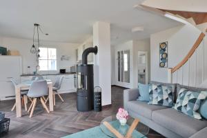 a living room with a couch and a kitchen at FH Wiesenkieker in Güstow