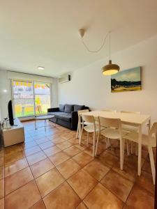 a living room with a table and a couch at Costa Norte in Alcalà de Xivert