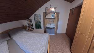 a small bedroom with a bed and a sink at Ferienwohnung Ri-Wo in Malta