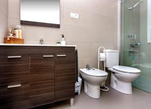 a bathroom with a toilet and a sink and a shower at El Racó de la Vero in Falset +13 photos