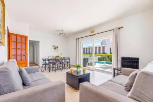 a living room with two couches and a table at Villa Camomila Tomas by Villa Plus in Santo Tomás